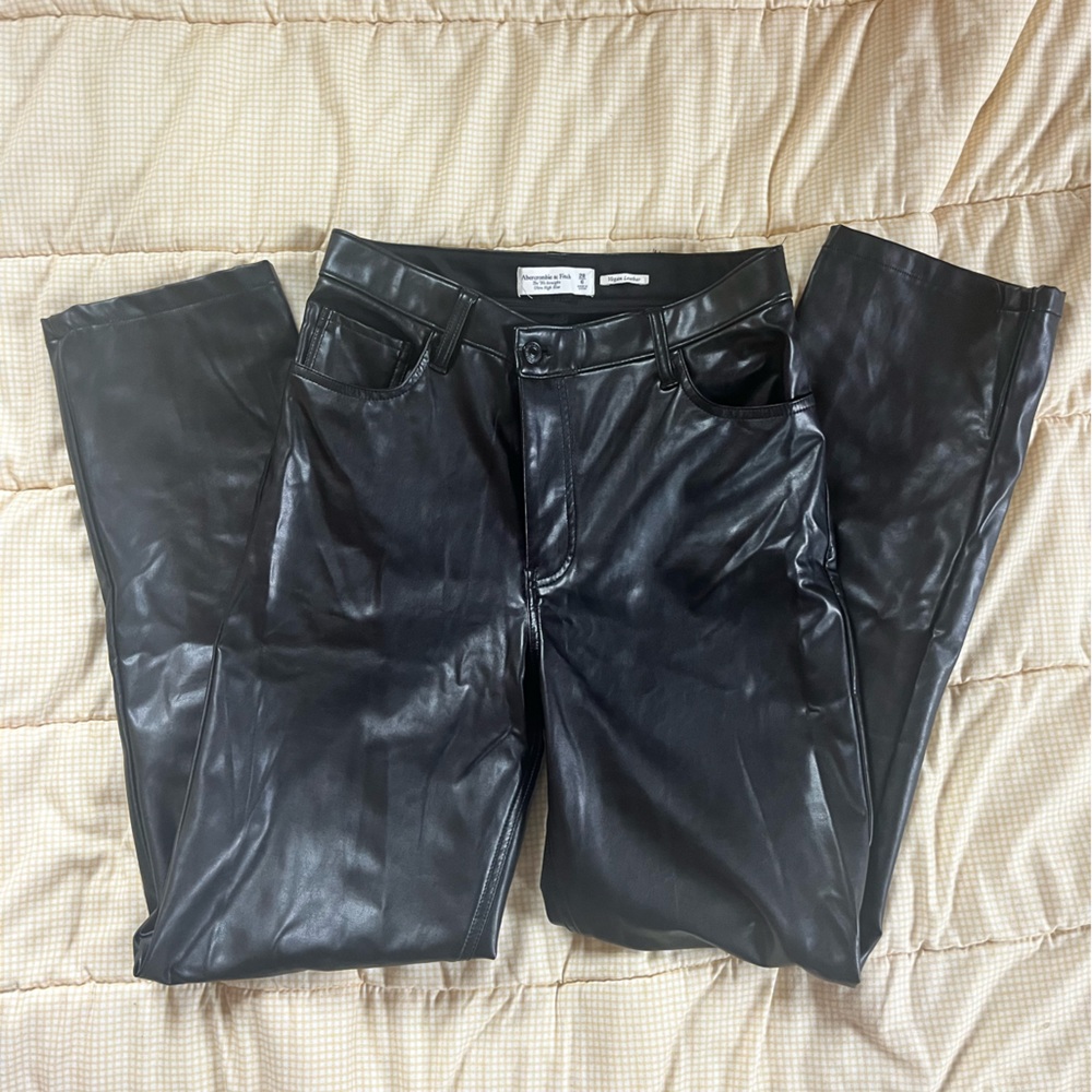 NEW Abercrombie 90’s straight leg vegan leather pants